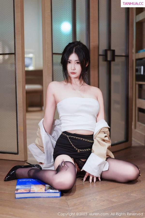 laura阿姣  [XiuRen]高清写真图 2023.01.13 No.6129 laura阿姣 黑丝美腿第14张图片